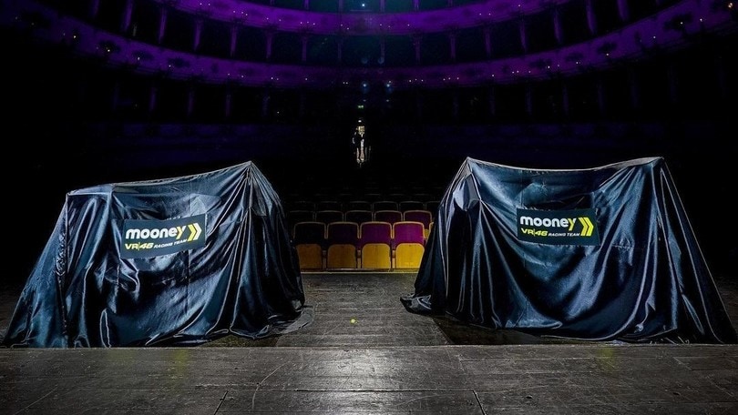 MotoGP: Bezzecchi e Marini svelano in diretta le Ducati del Team VR46