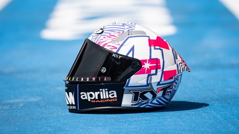 MotoGP, nuovi colori per il casco di Aleix Espargarò