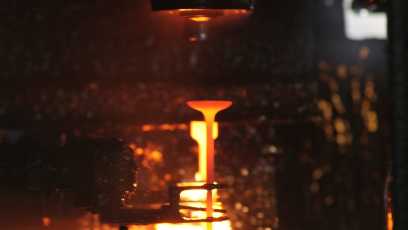 Officina: la fusione contro la forgiatura