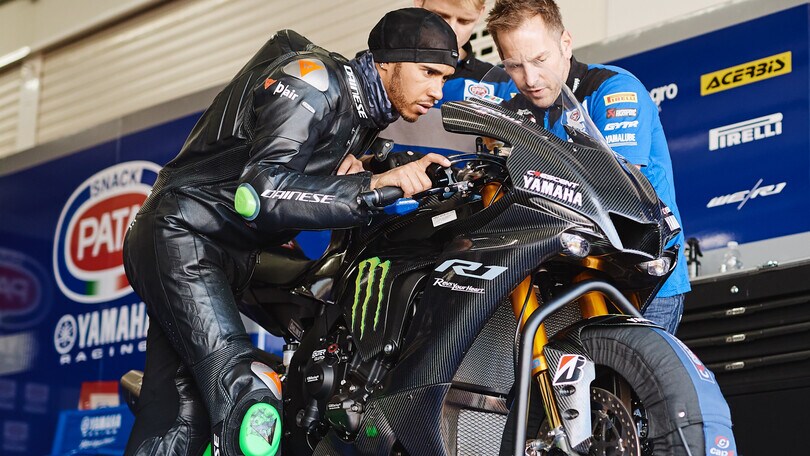 Non solo F1: le immagini di Lewis Hamilton in moto