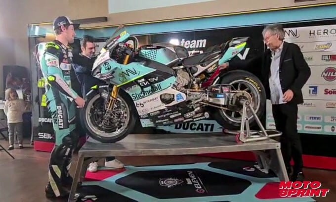 SBK: il team Go Eleven toglie il velo alla Panigale V4 R