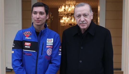 SBK, Erdogan "battezza" il 2022 di Razgatlioglu