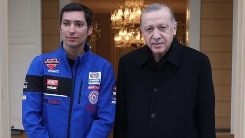 SBK, Erdogan "battezza" il 2022 di Razgatlioglu