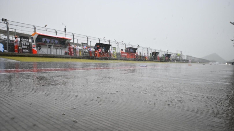 GP Indonesia, la pioggia posticipa la gara della MotoGP