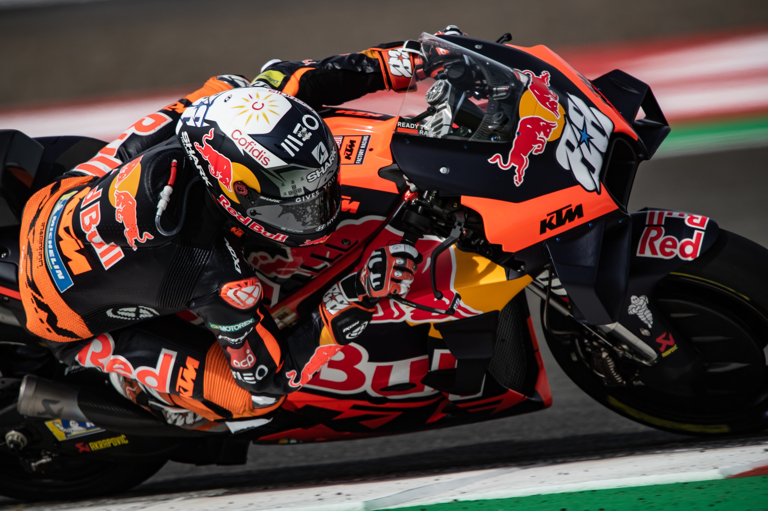 MotoGP: Oliveira vince nella tempesta di Mandalika, Bagnaia delude ancora