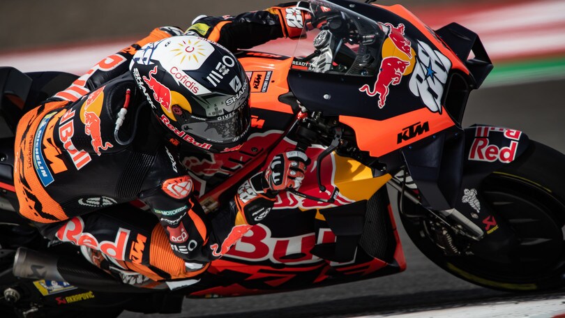 MotoGP: Oliveira vince nella tempesta di Mandalika, Bagnaia delude ancora