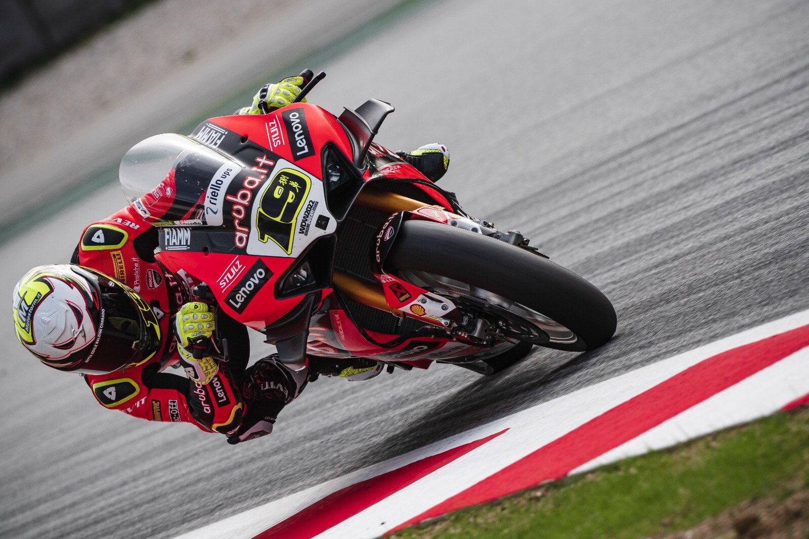 SBK, test Barcellona: Bautista spaventa tutti, Rinaldi 4°