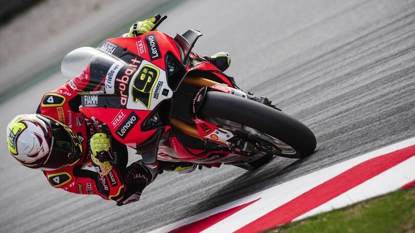 SBK, test Barcellona: Bautista spaventa tutti, Rinaldi 4°