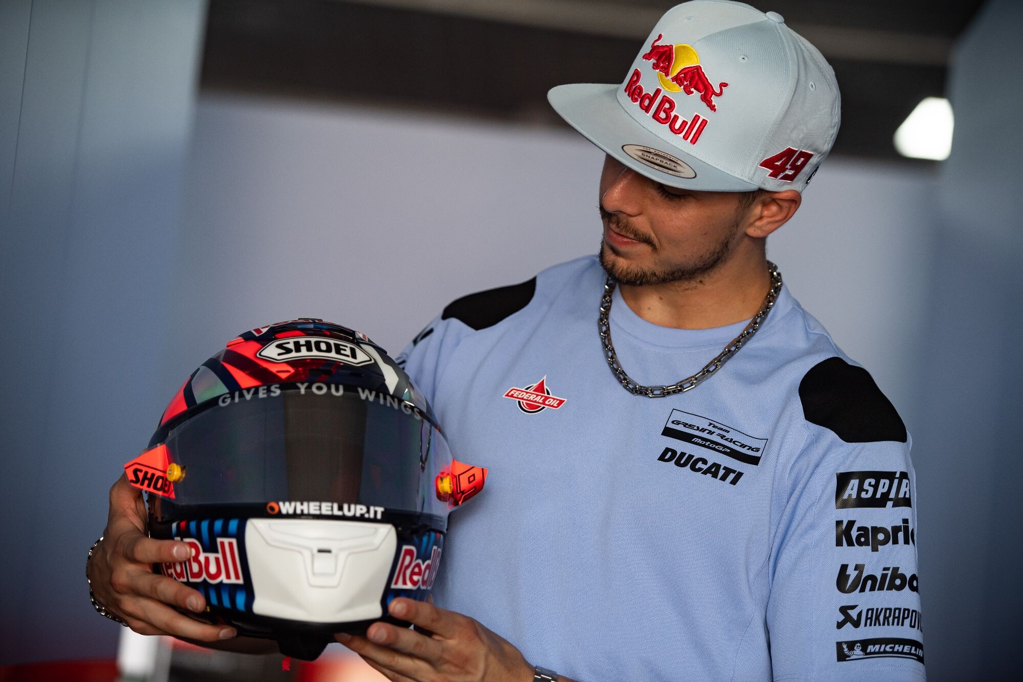 Tanto colore e l'amore per la Roma: il casco di Di Giannantonio