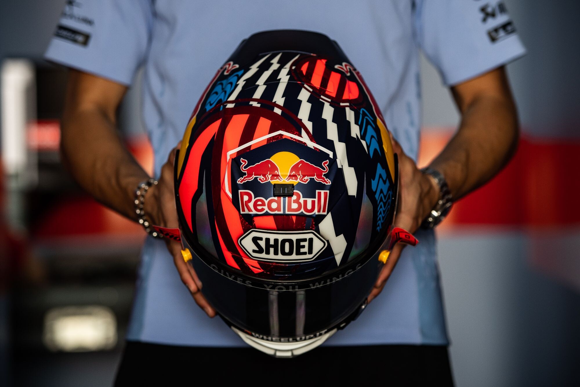 Tanto colore e l'amore per la Roma: il casco di Di Giannantonio