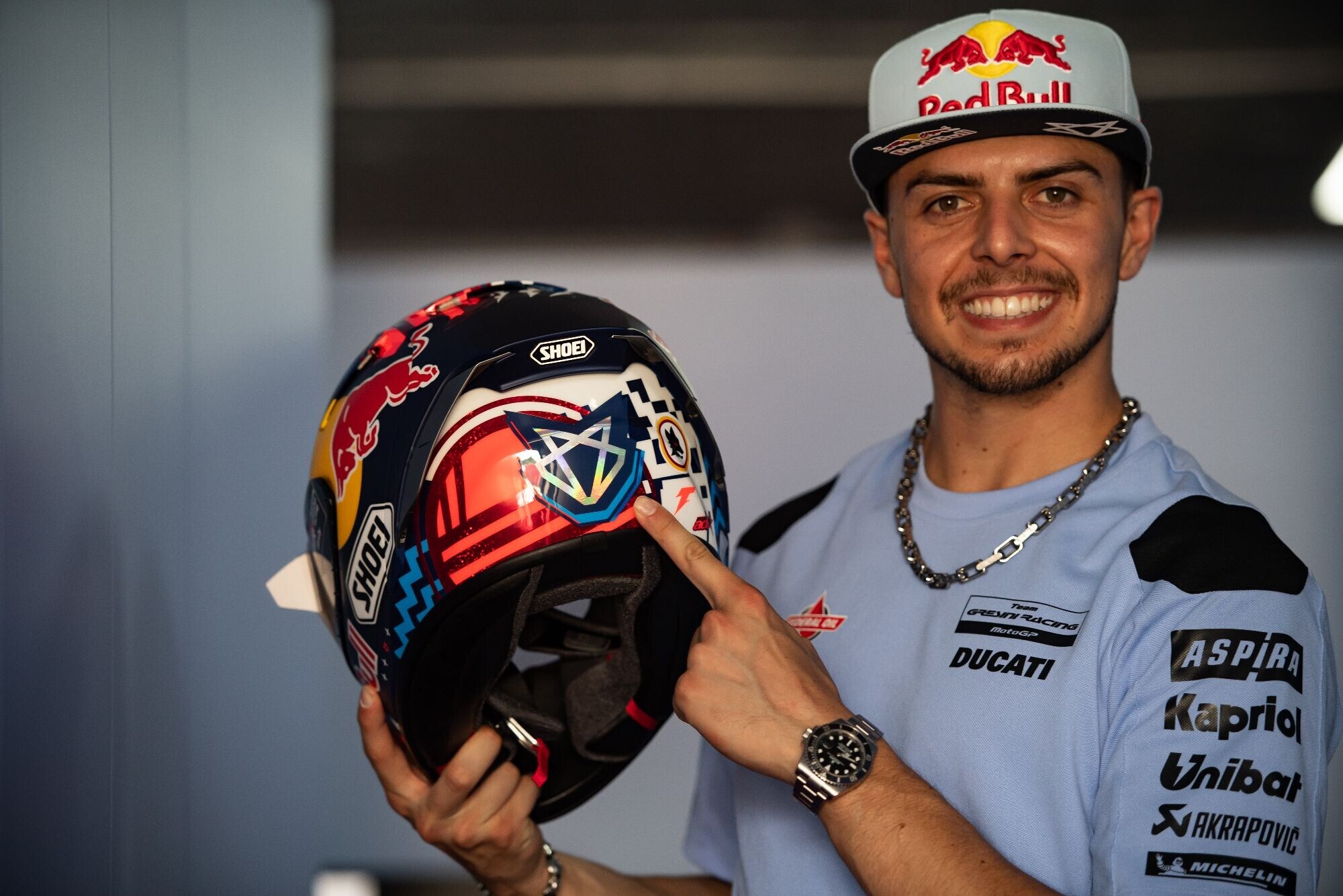 Tanto colore e l'amore per la Roma: il casco di Di Giannantonio