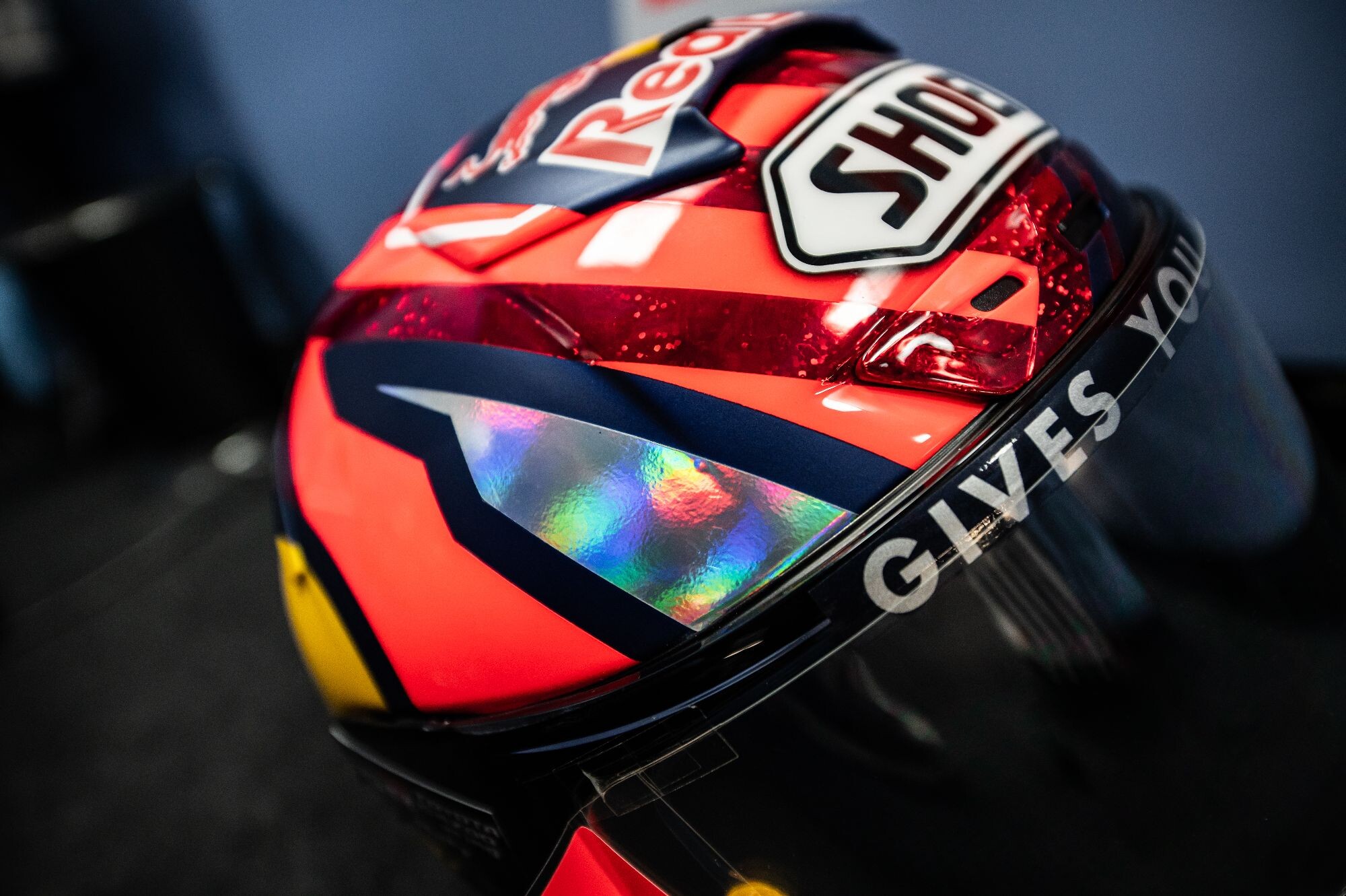 Tanto colore e l'amore per la Roma: il casco di Di Giannantonio