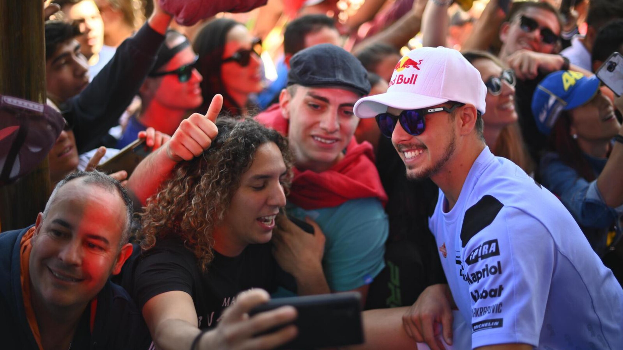 Le immagini del bagno di folla per i piloti MotoGP in Argentina