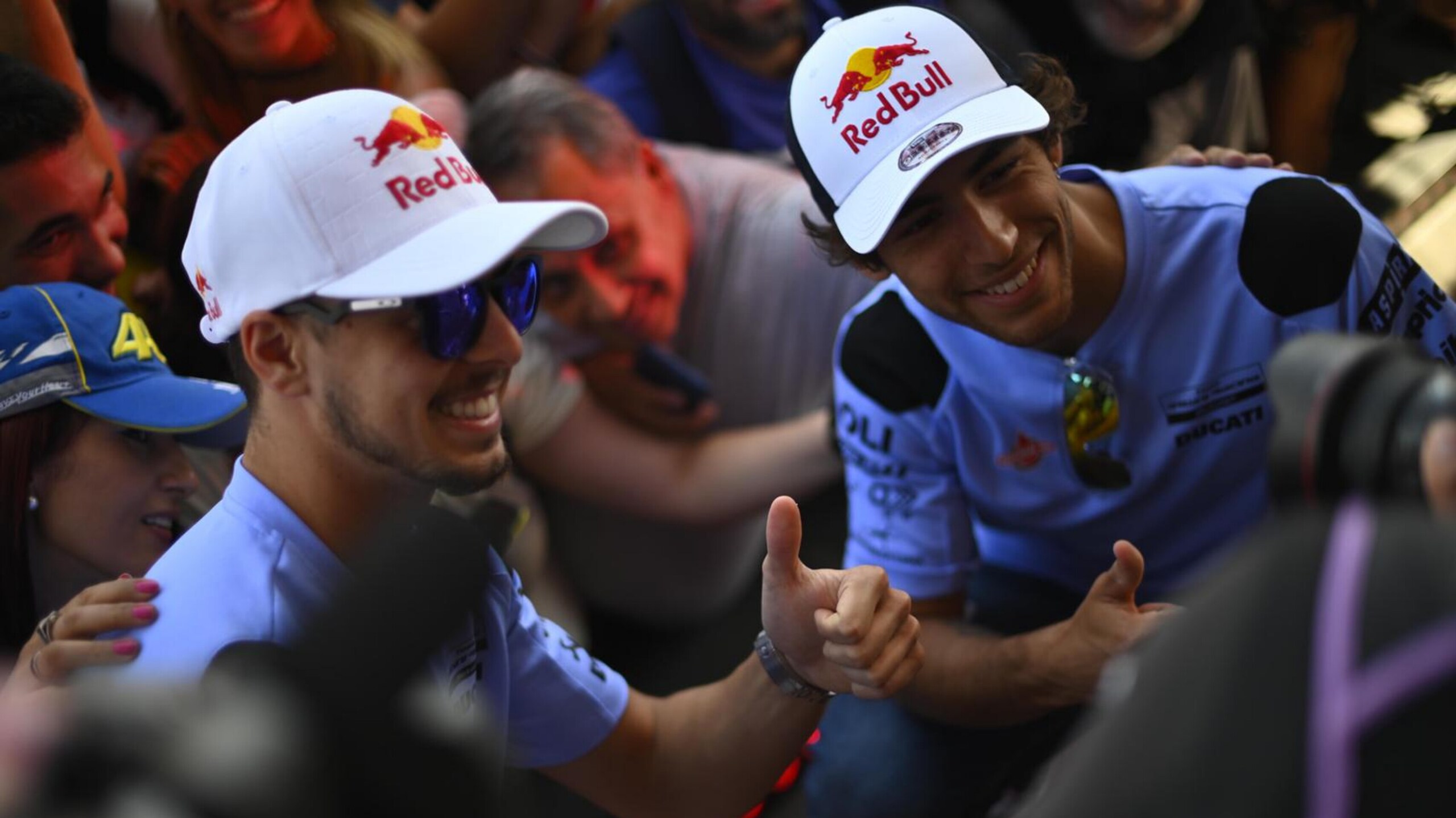 Le immagini del bagno di folla per i piloti MotoGP in Argentina