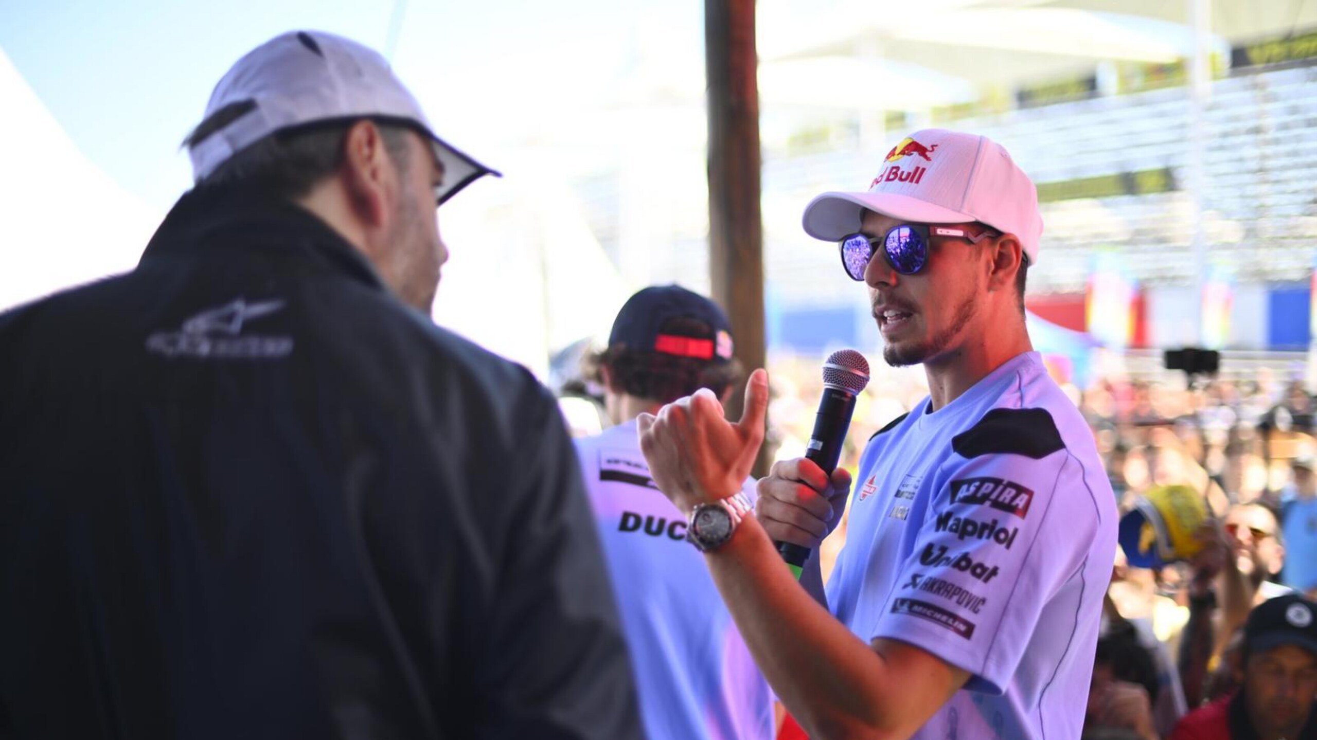 Le immagini del bagno di folla per i piloti MotoGP in Argentina