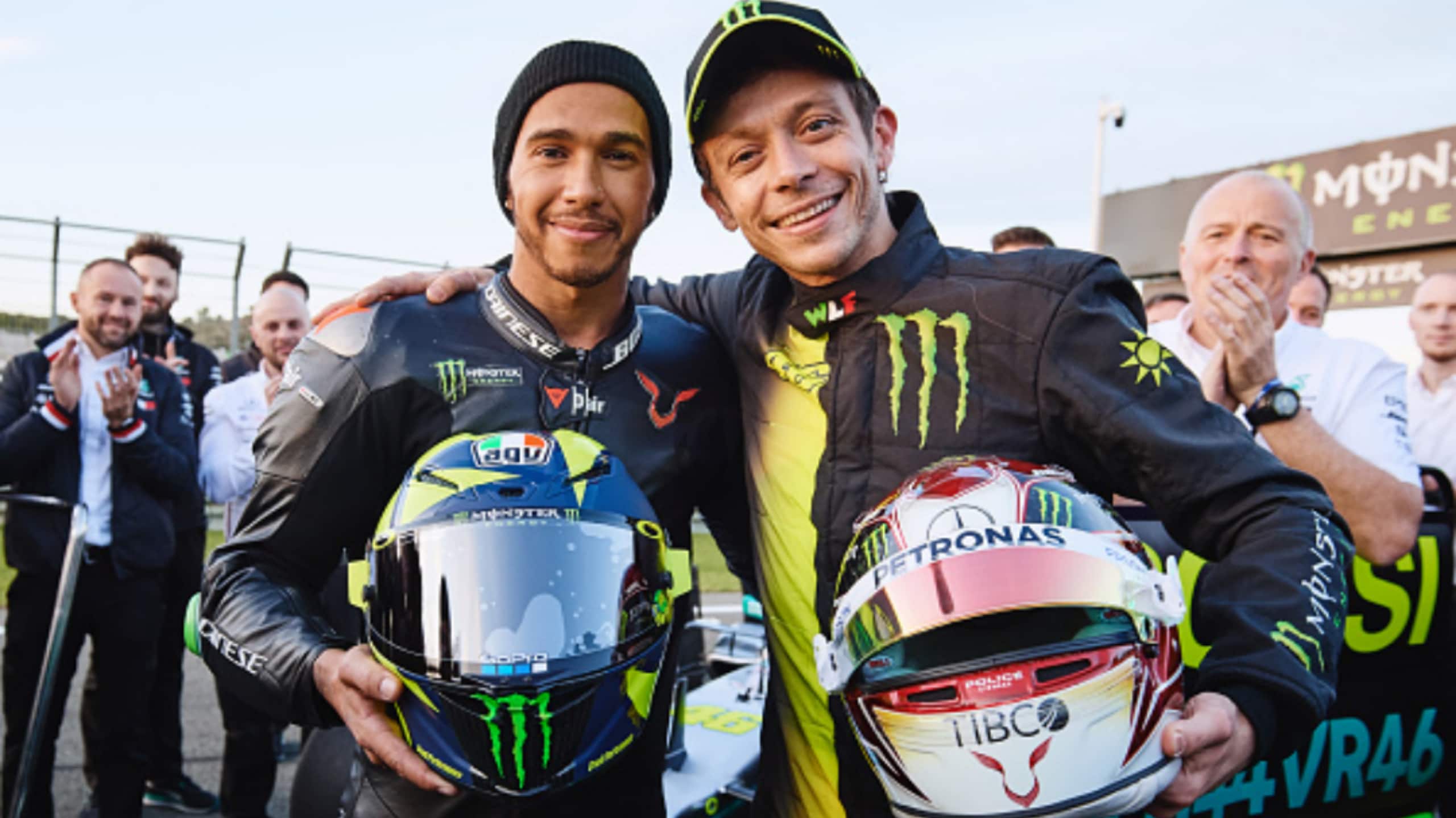 Valentino Rossi risponde a Lewis Hamilton: “Io in F1? Sono vecchio, penso”