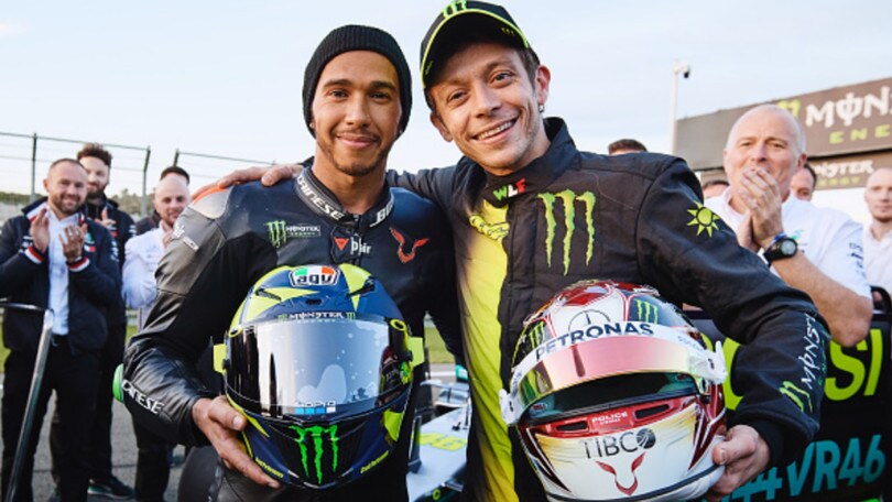 Valentino Rossi risponde a Lewis Hamilton: “Io in F1? Sono vecchio, penso”