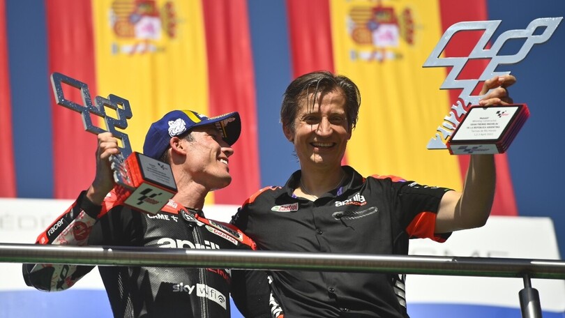 MotoGP, Aleix Espargaro trionfa in Argentina: la festa sul podio