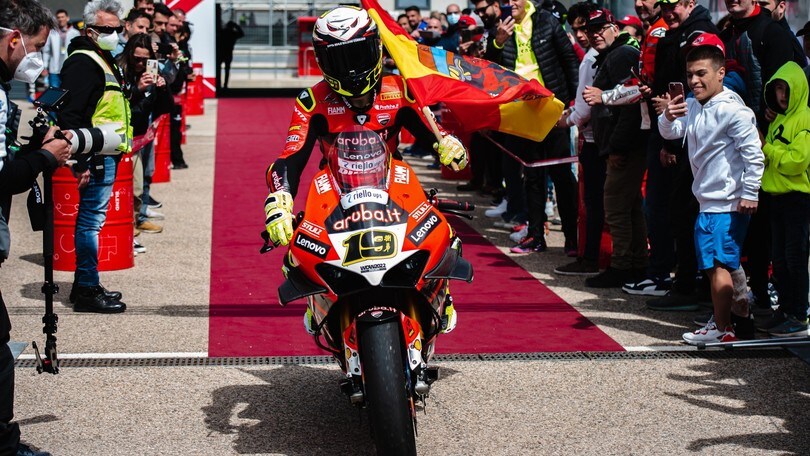 SBK, Bautista è davvero tornato: vittoria in Superpole Race, 2° Rea