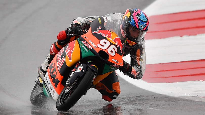 Moto3, GP Portogallo: Holgado svetta sul bagnato di Portimao