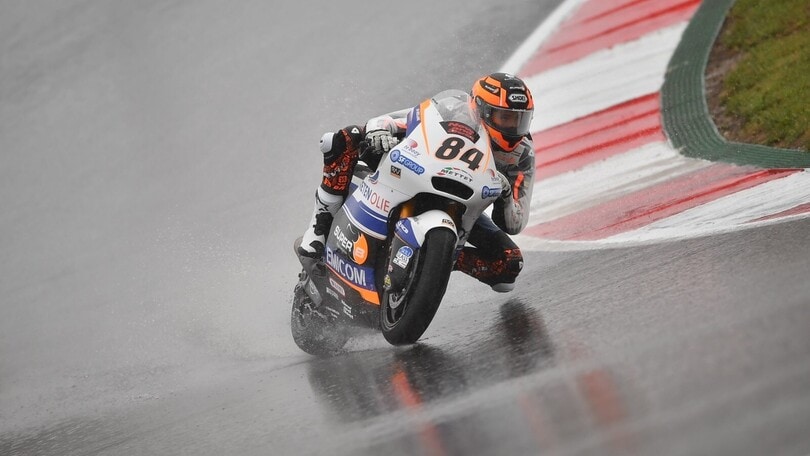 Moto2, FP1 Portogallo: Van Den Goorbergh spadroneggia sotto la pioggia