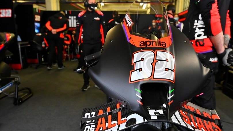 Tre Aprilia nel GP Portogallo: Savadori porta in pista le evoluzioni
