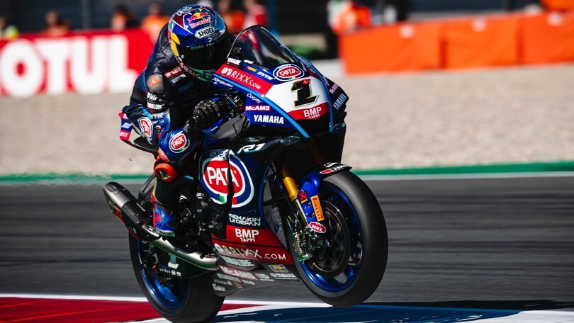 Assen, SBK: Razgatlioglu fa sue le FP3, motore in fumo per Rinaldi