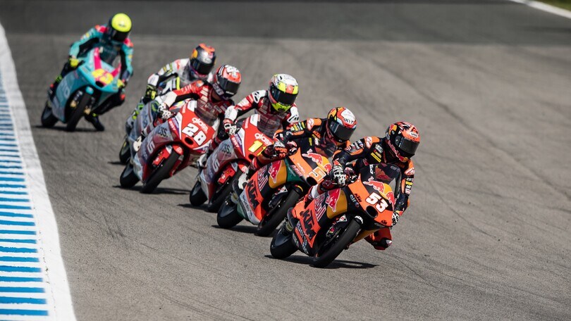 Moto3, la sequenza del pazzesco sorpasso di Izan Guevara a Jerez - FOTO