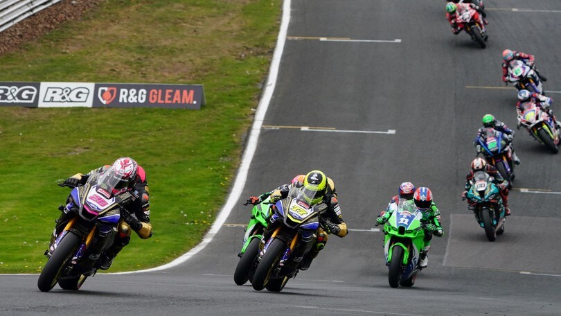 BSB, Oulton Park: Ray e Jackson trionfano nel Bank Holiday, Haslam a podio