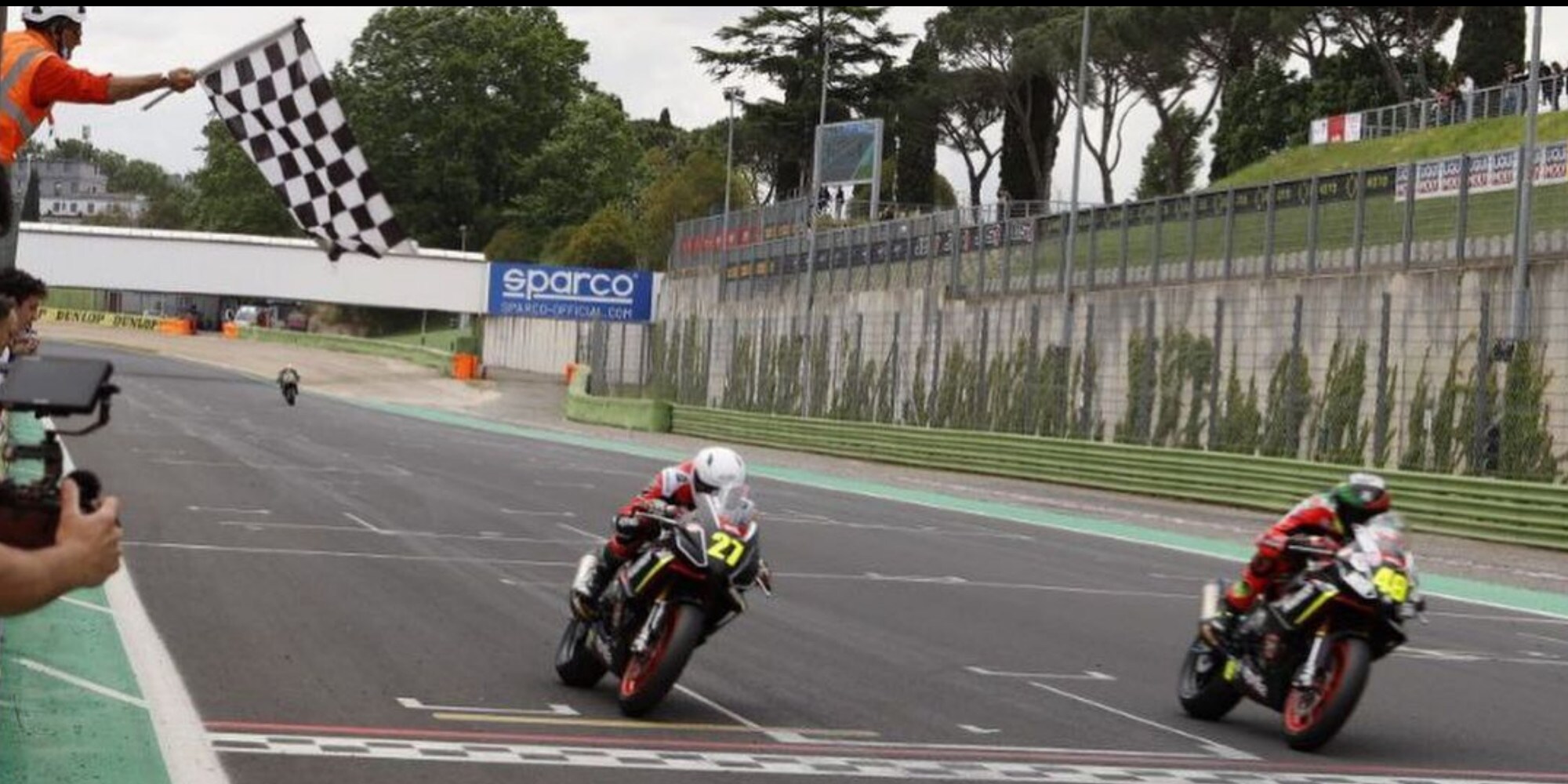 Trofeo Aprilia RS 660: Mongiardo beffa Toth a Vallelunga