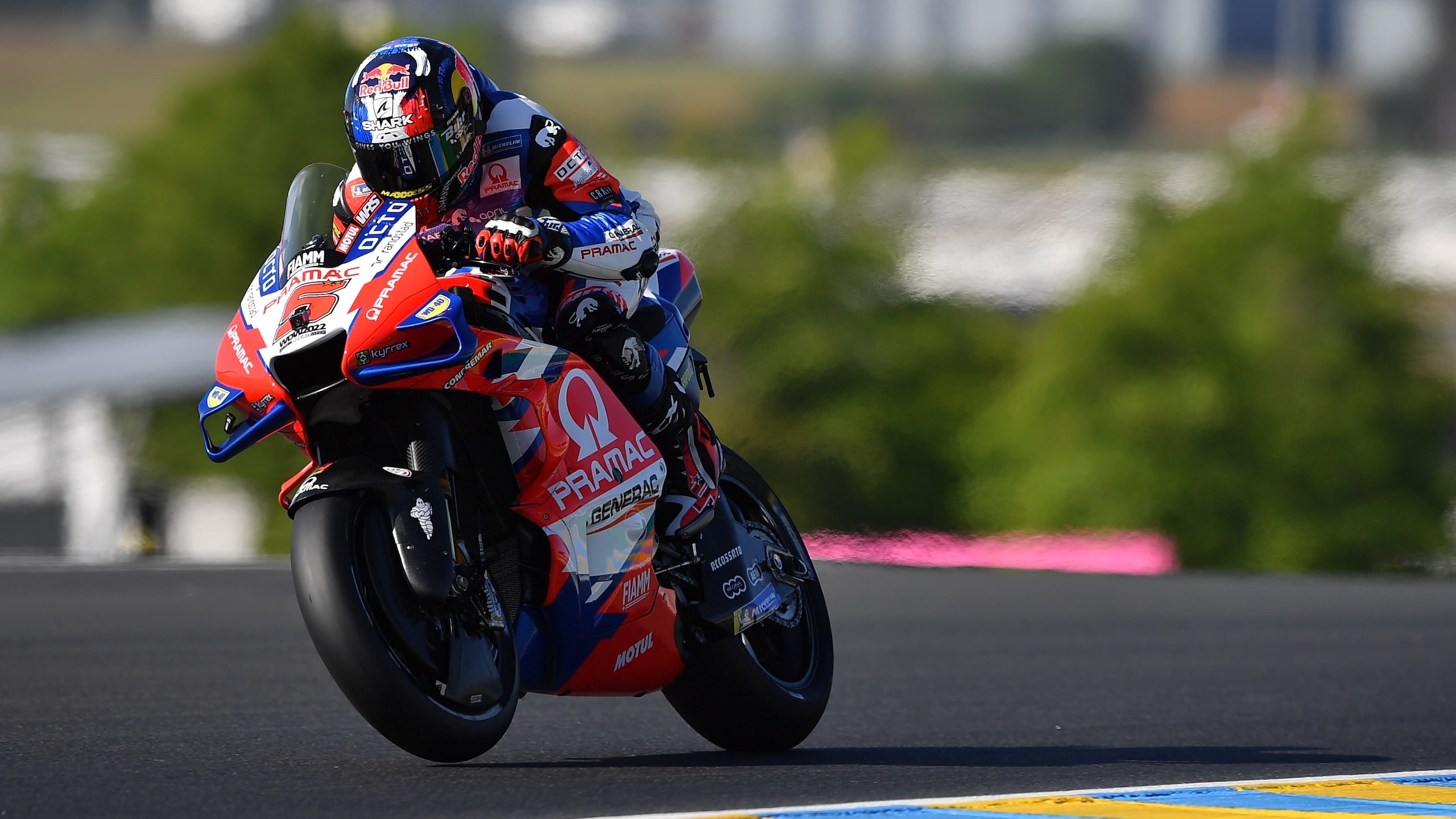 La MotoGP è a Le Mans: ecco lo spettacolo in pista