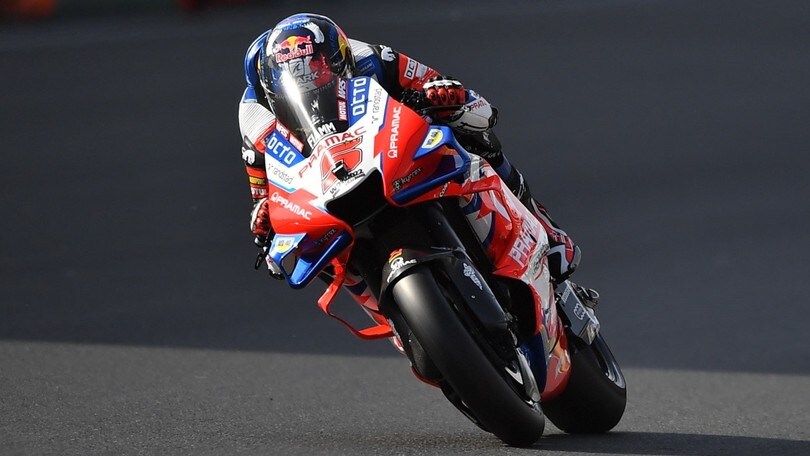 MotoGP, Zarco leader nelle FP3 di Le Mans, Bastianini rompe ma è in Q2