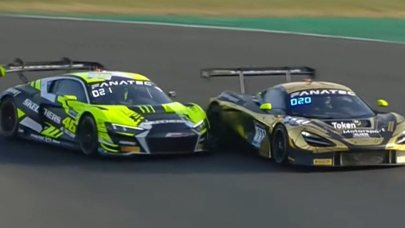 GT: Valentino Rossi, un sabato tra spaventi e sportellate a Magny Cours