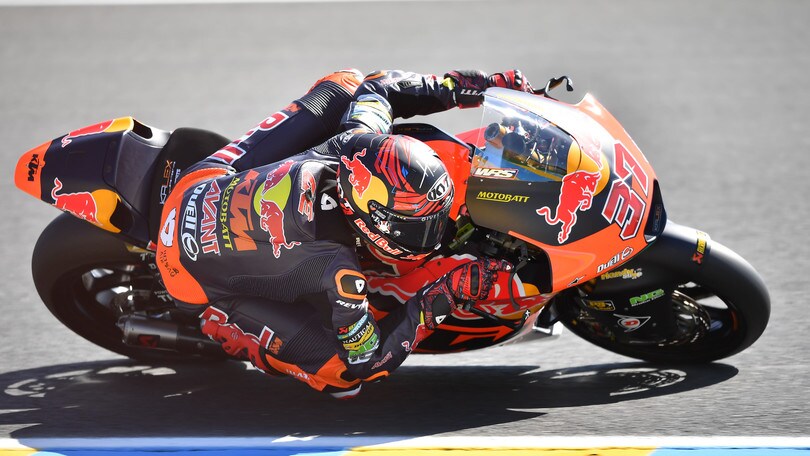 Moto2, GP Francia: Fernandez vince dominando, Acosta a terra