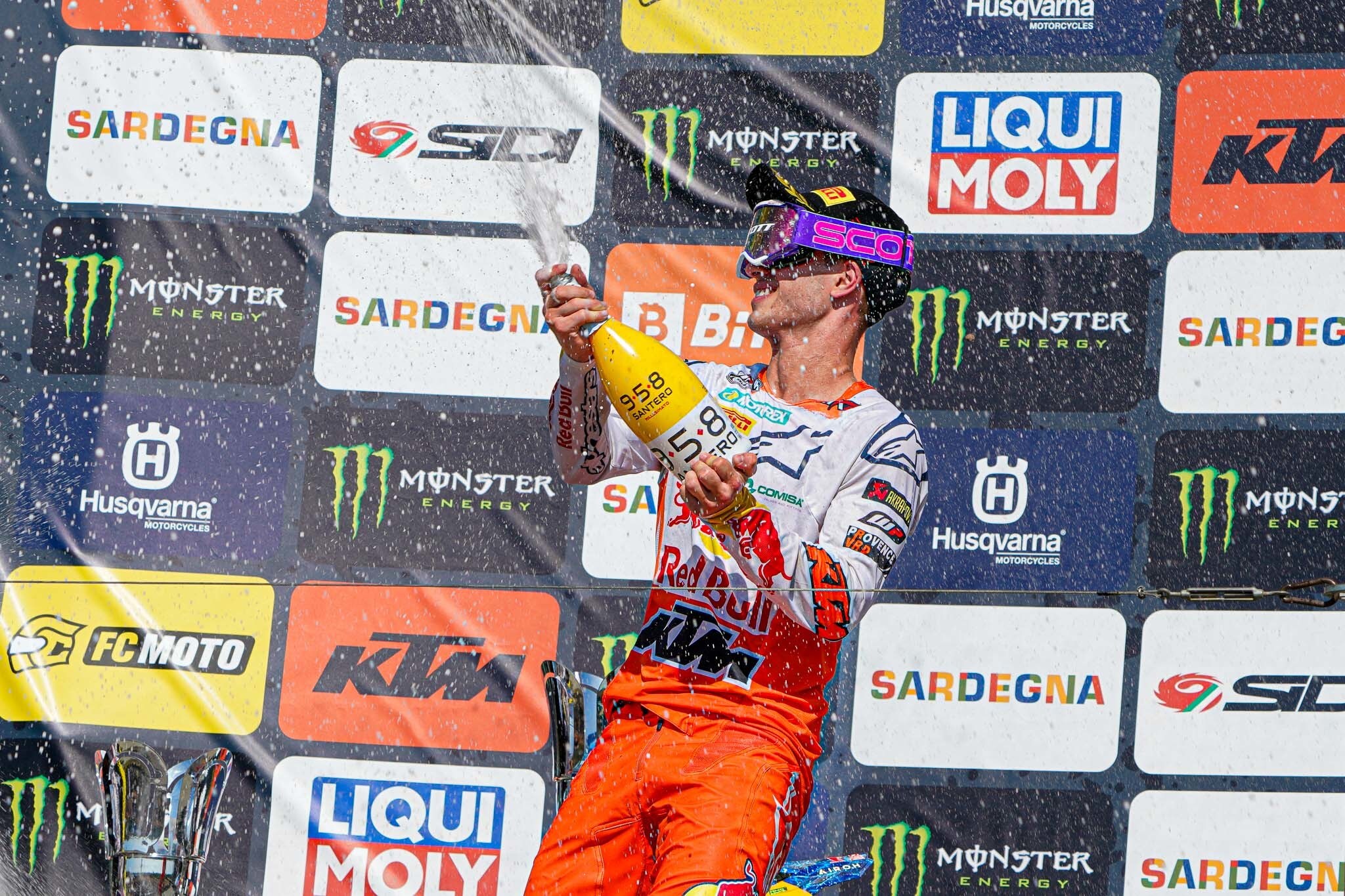 MX2: Vialle conquista la Sardegna