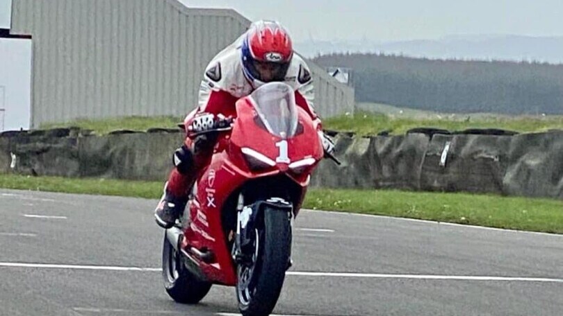 Carl Fogarty in azione a Knockhill