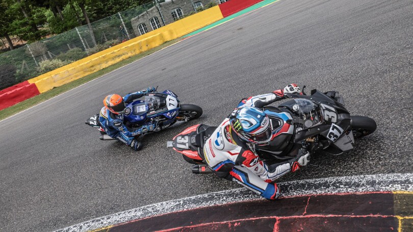 Com’è fare l’Eau Rouge-Raidillon in moto? Ce lo mostrano i piloti dell’EWC