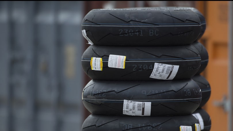 SBK Pirelli, stop alla gomma asimmetrica: “Non c'è la necessità”