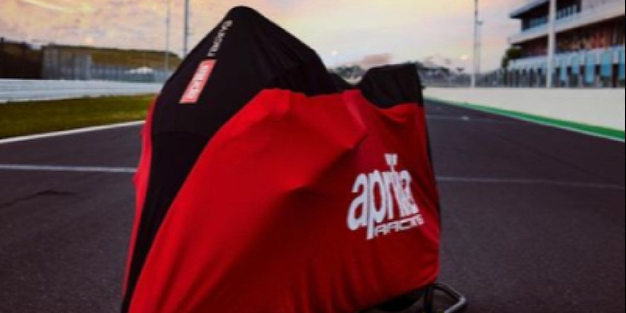 MotoGP, Iannone svela la sua nuova Aprilia RSV4! Ecco com'è