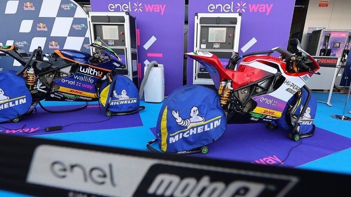 Ecco com'è cambiata la ricarica delle MotoE grazie a Enel X Way