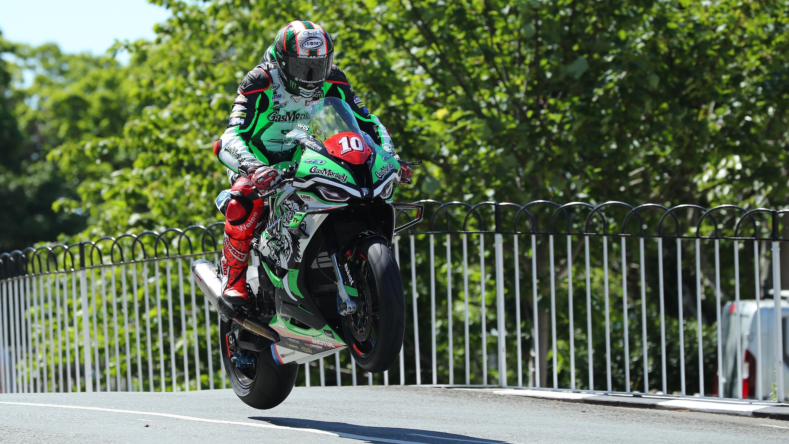 TT: Hickman il migliore in Superstock nella prima giornata di prove