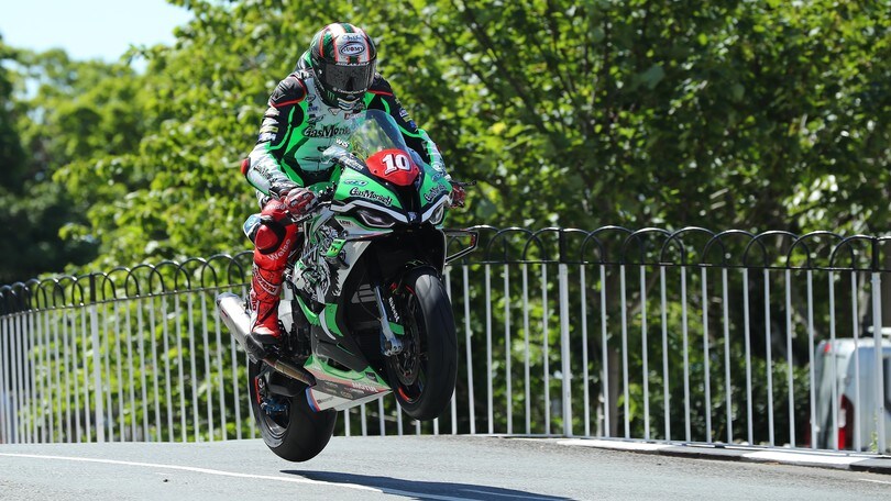 TT: Hickman il migliore in Superstock nella prima giornata di prove