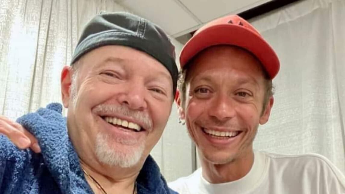 Vasco Rossi invites Valentino Rossi onto the stage: the words that moved the fans