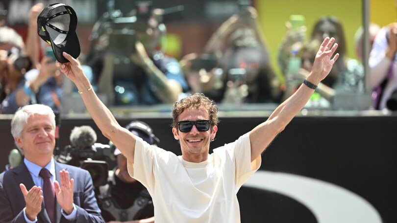 Pesaro omaggerà Valentino Rossi con un casco alto 4 metri