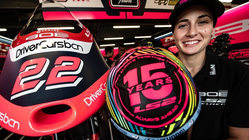 Il nuovo casco speciale di Ana Carrasco per il GP di Catalunya