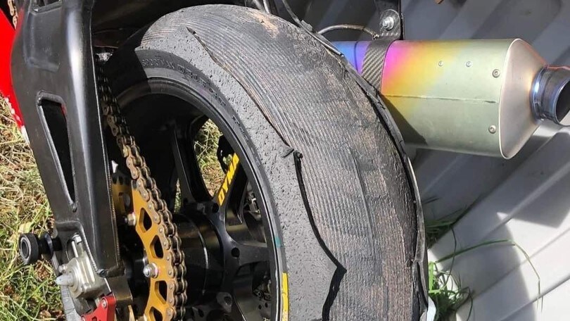 TT, ancora problemi per le gomme Dunlop: Todd e Cummins costretti al ritiro