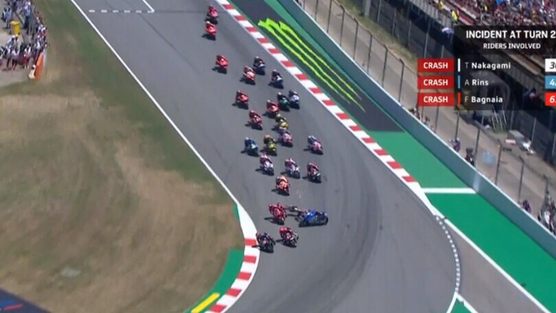MotoGP, paura a Barcellona: Nakagami stende Bagnaia e Rins dopo il via