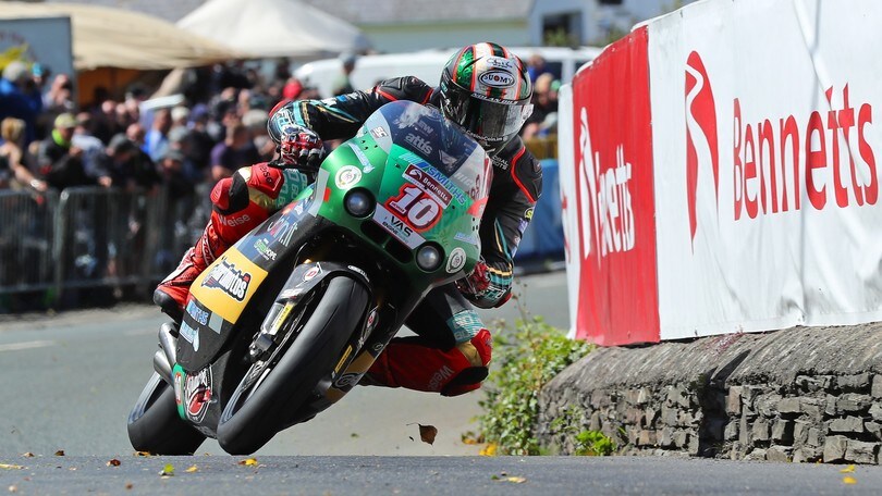 TT, Supertwin: Hickman porta la Paton al successo, a podio anche l'Aprilia