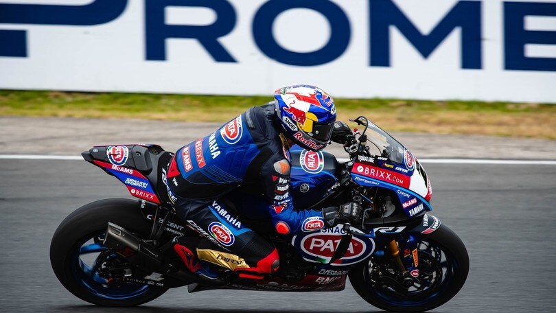 SBK Misano, Yamaha domina le FP1: 1° Toprak davanti a Locatelli