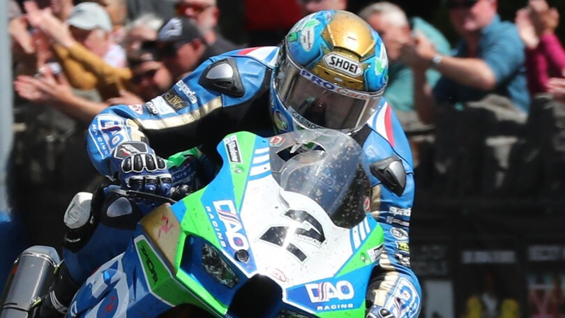 TT 2022, doppio bird strike per Harrison: “Sono sopravvissuto per miracolo”